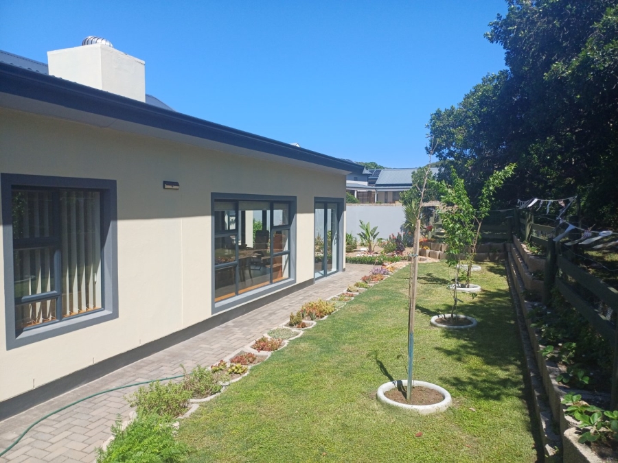 3 Bedroom Property for Sale in Stilbaai Wes Western Cape